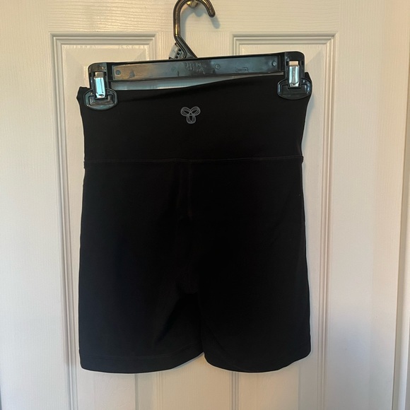 TNA Butter Shorts - Picture 1 of 1